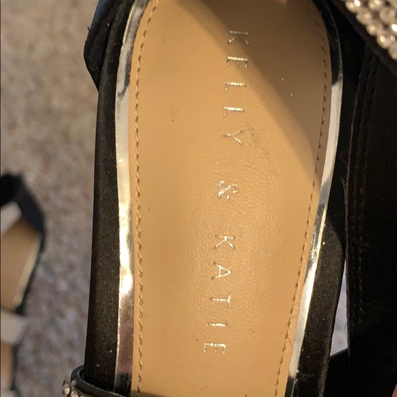 Black high heels with diamond embellishments - Picture 3 of 8